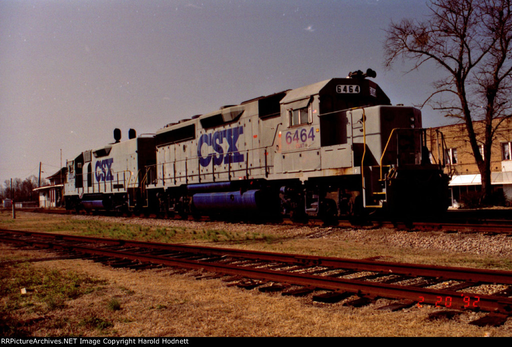 CSX 6464 & mate in downtown